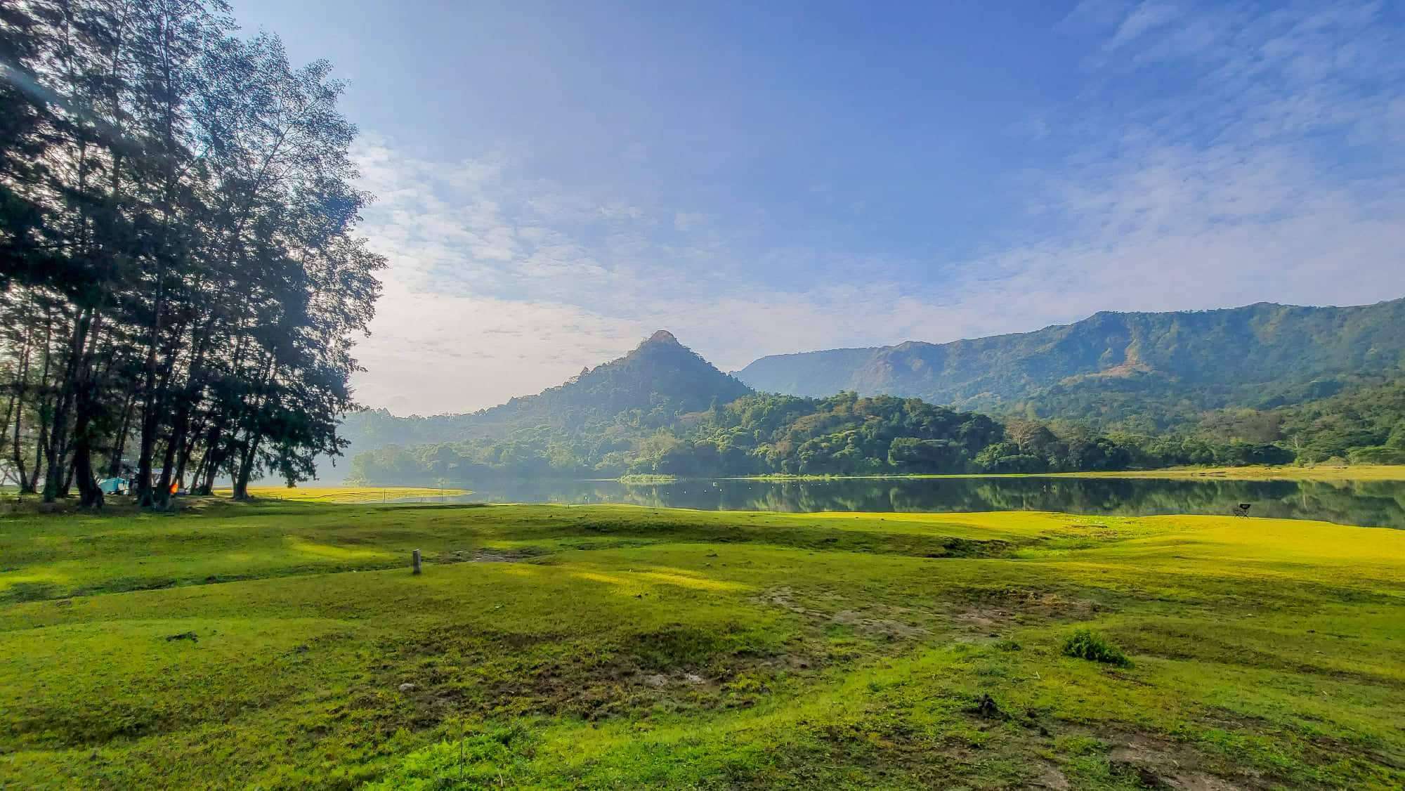 Mapanuepe Lake photo 2