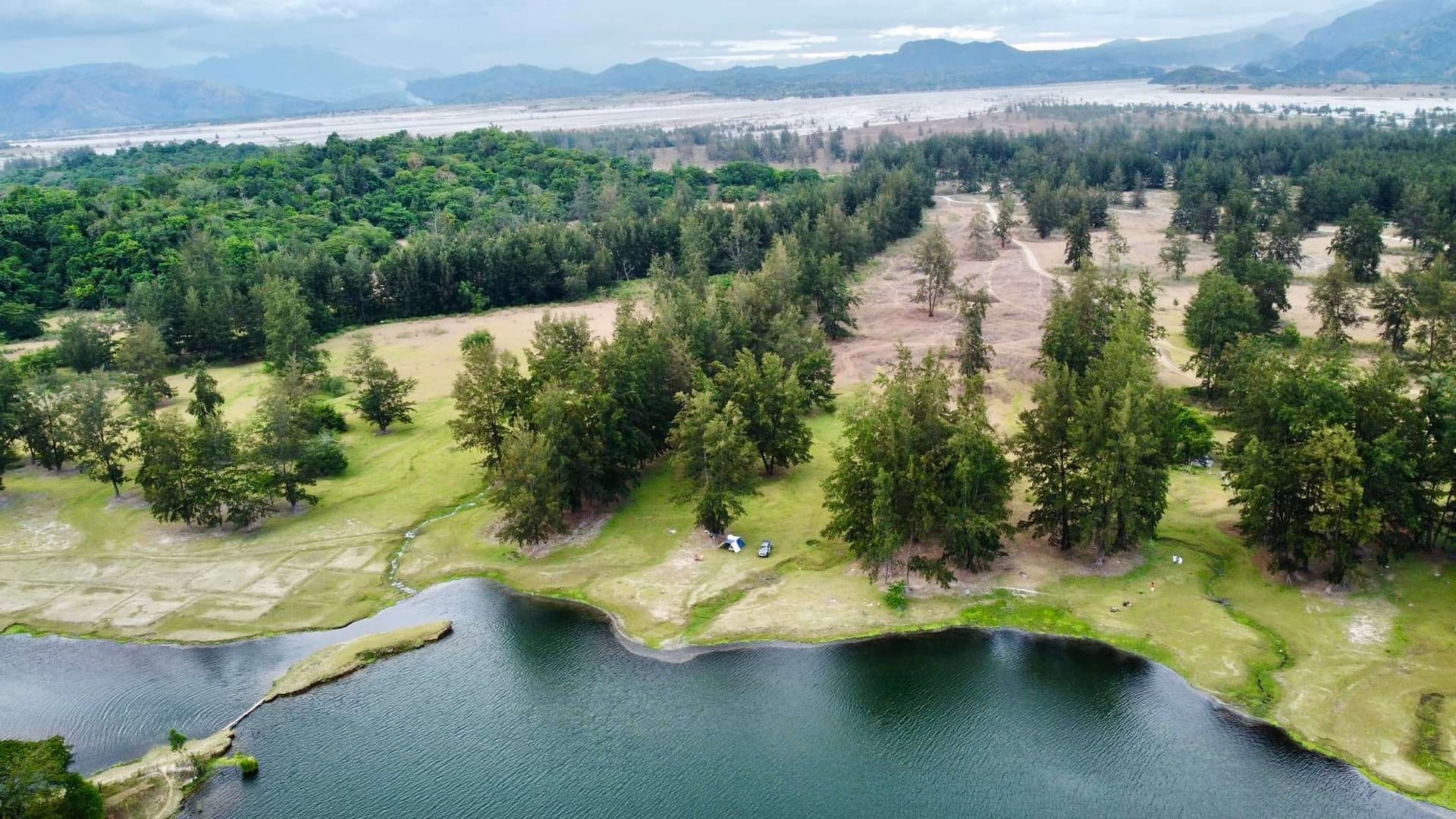 Mapanuepe Lake photo 4